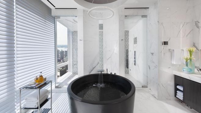 El baño de la suite está cuidado hasta el último detalle