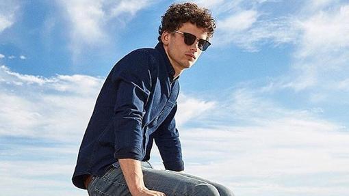 El modelo Simon Nessman