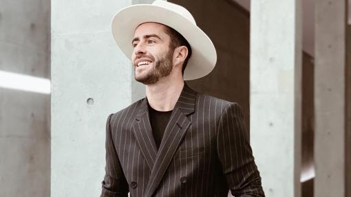 Pelayo Díaz con traje cruzado