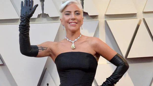 El collar de diamantes de Lady Gaga en los Oscars que ya llevó Audrey Hepburn