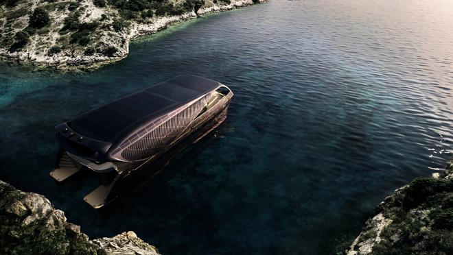 El yate está cubierto por 300 metros de paneles solares