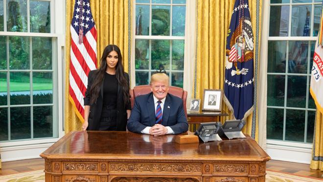 Kim Kardashian junto a Donald Trump