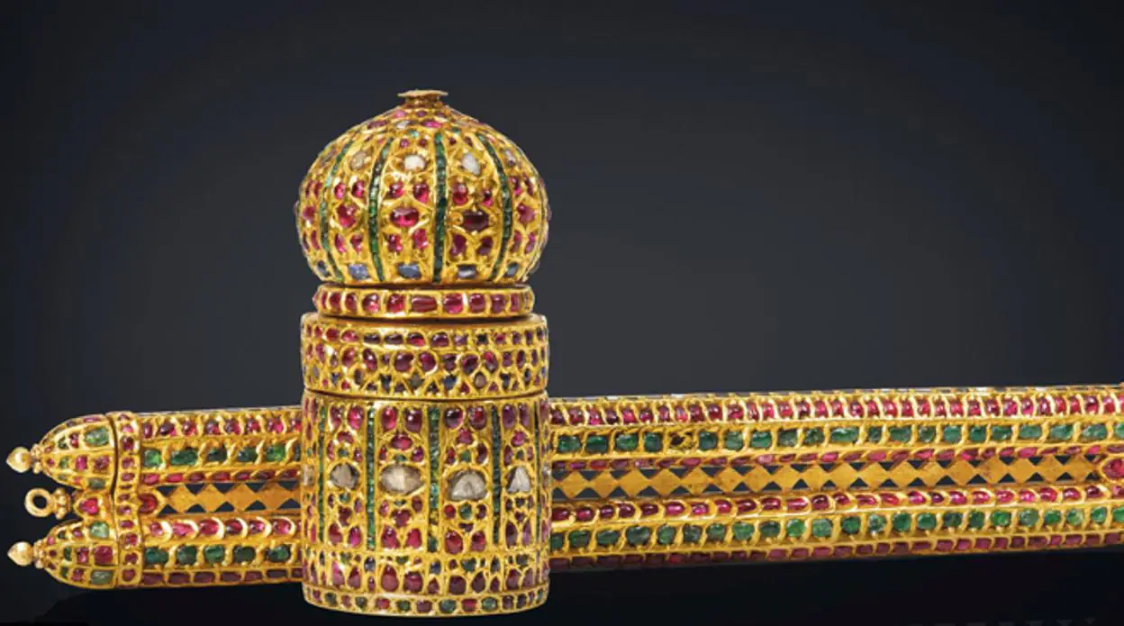 Un estuche y un tintero de oro, esmeralda, rubí y diamantes con engaste de oro de finales del siglo XVI