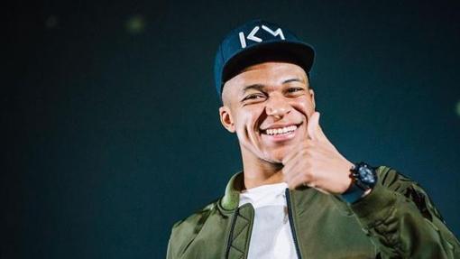 El futbolista cuida mucho su aspecto y le gustan los accesorios de lujo