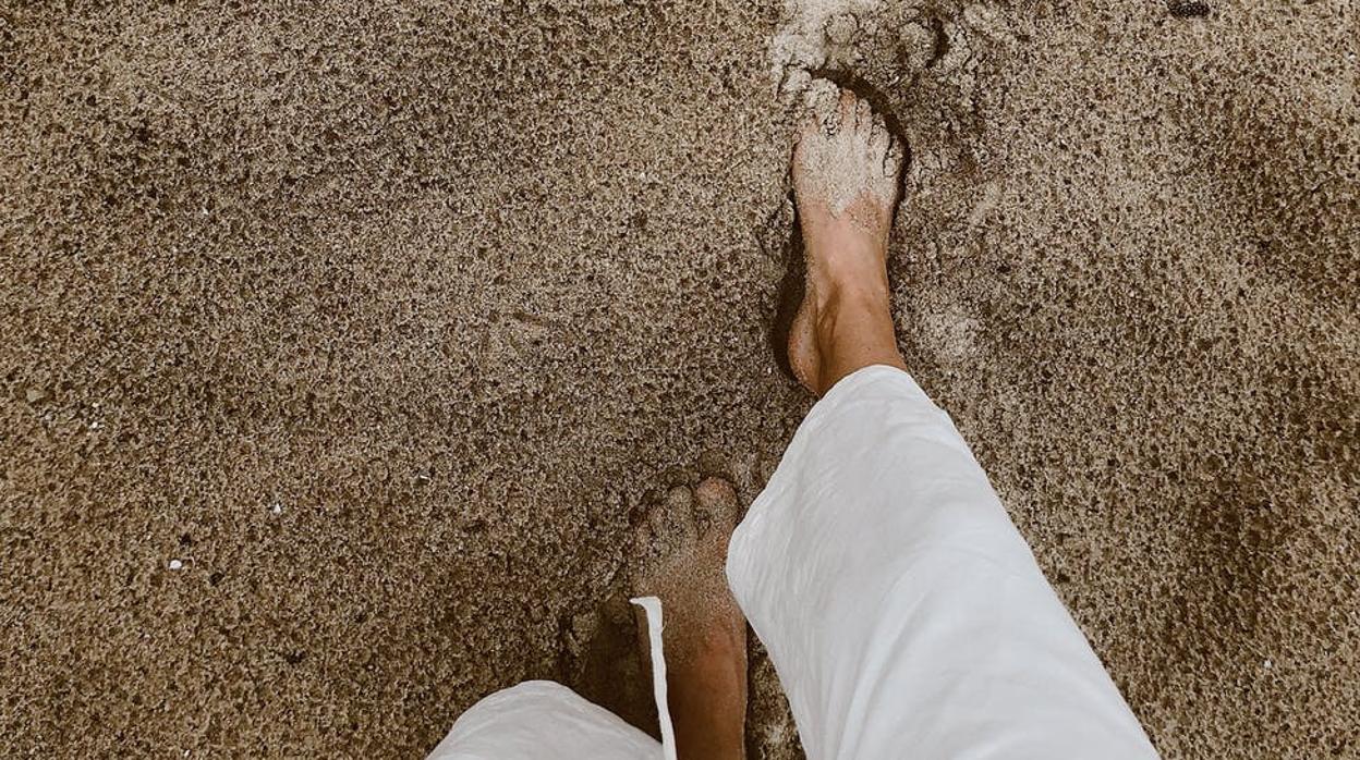 Caminar descalzo aumenta la musculatura, mejora el equilibrio y reduce el estrés