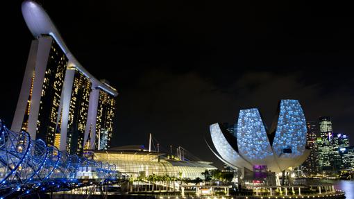 Imagen nocturna del Marina Bay Sands Singapur