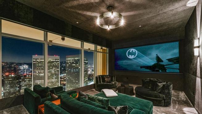 El apartamento tiene su propia sala de cine