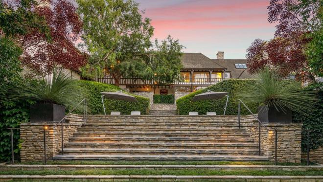 Entrada de la casa de Brad Pitt y Jennifer Aniston