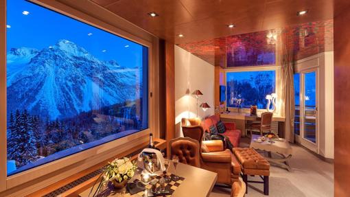 Imagen de una de las habitaciones de Tschuggen Grand Hotel