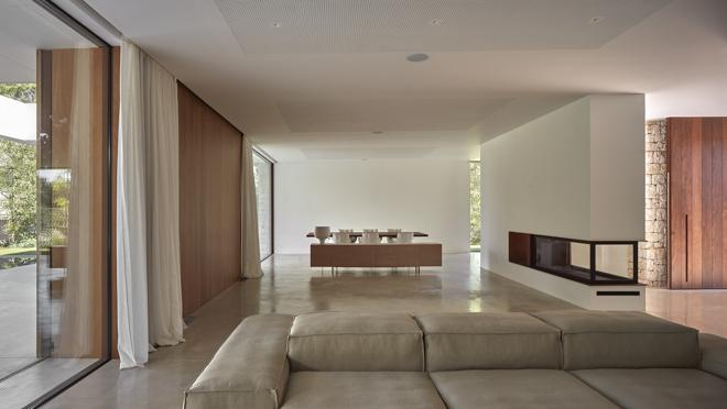 Los espacios son diáfanos y están conectados visualmente