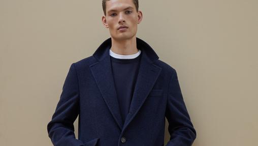 Abrigo de Brunello Cucinelli rebajado de 5 200 euros a 3 640 euros.