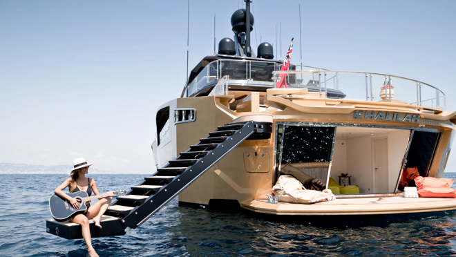 El beach club con diferentes accesorios para disfrutar del mar es uno de sus grandes atractivos