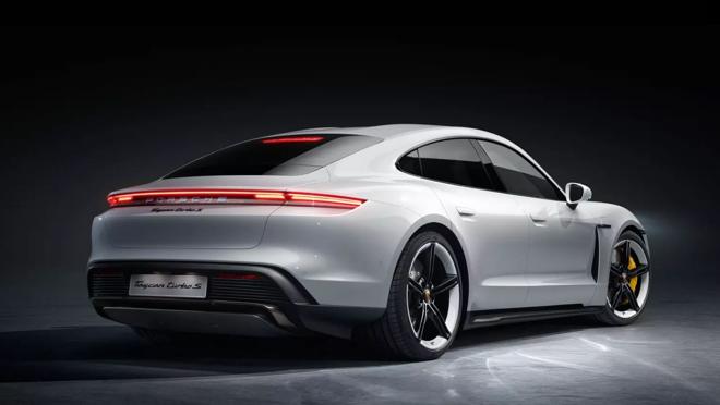 Trasera del Porsche Taycan Turbo S