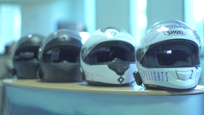 Se puede comprar solo el dispositivo o el casco con él incorporado