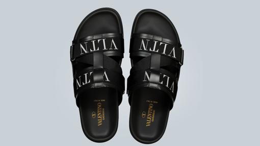 Sandalias con doble tira, de Valentino (490€)