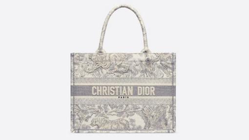 Bolso Dior Book Tote con bordados (2.200€)
