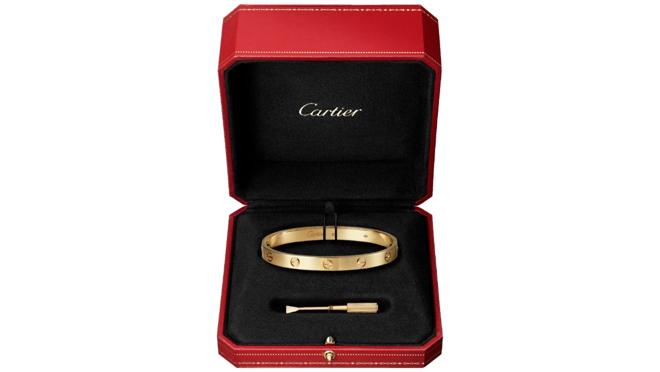 Pulsera Love de Cartier realizada en oro amarillo dentro de su estuche original que incluye destornillador (6.350€)