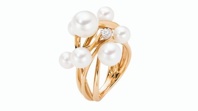 Anillo de la colección Puntino Pearls BY KIM de la firma Wempe en oro de 18 quilates adornado con 8 perlas y un diamante (C.P.V.)
