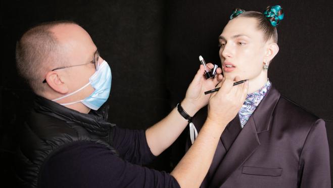 Imagenes del backstage del desfile de Dior otoño 2021
