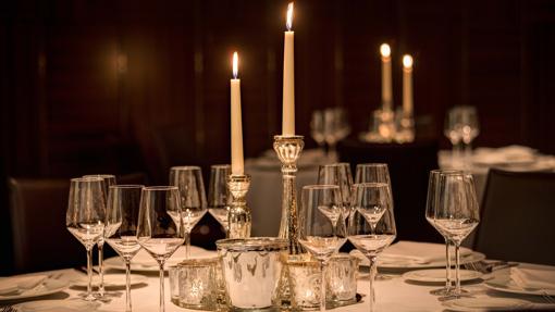 Mesa navideña en el hotel