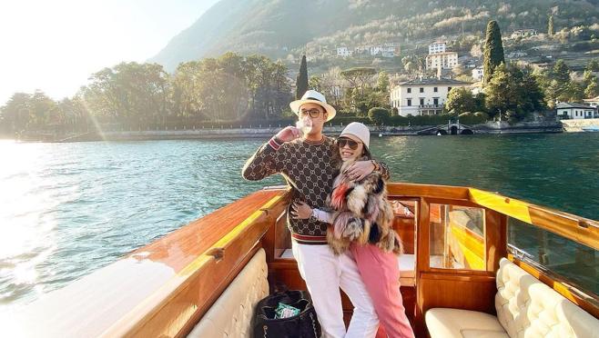 El magnate ha recorrido el mundo junto a su esposa