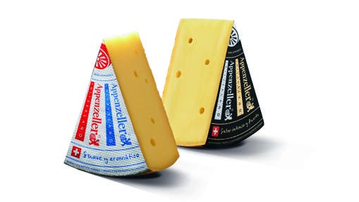 Cuñas de queso Appenzeller en distintos grados de maduración