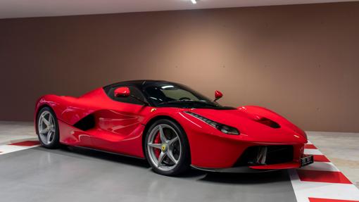 Modelo Ferrari LaFerrari en Rosso Corsa