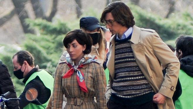 Lady Gaga y Adam Driver en el rodaje en Milán