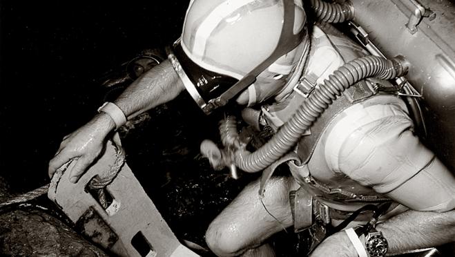 Imagen del capitán Robert 'Bob' Maloubier con su Fifty Fathoms (1953)