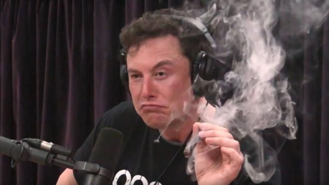 En 2018 generó una gran controversia al fumar marihuana en directo en un programa de radio de California