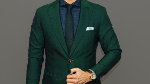 El traje, siempre perfectamente encajado