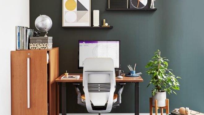 Se aconseja utilizar sillas flexibles que den soporte a la espalda