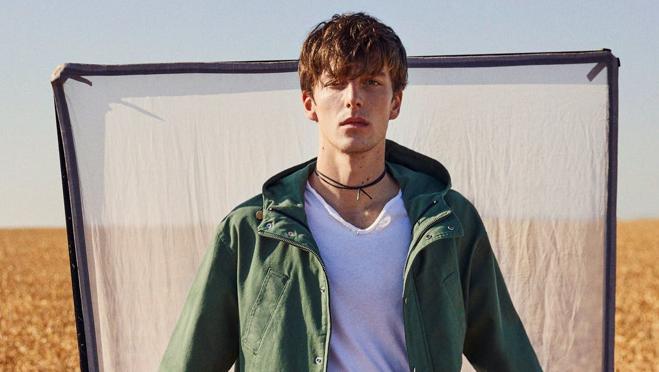 El pelo al estilo casco y desfilado es uno de los favoritos