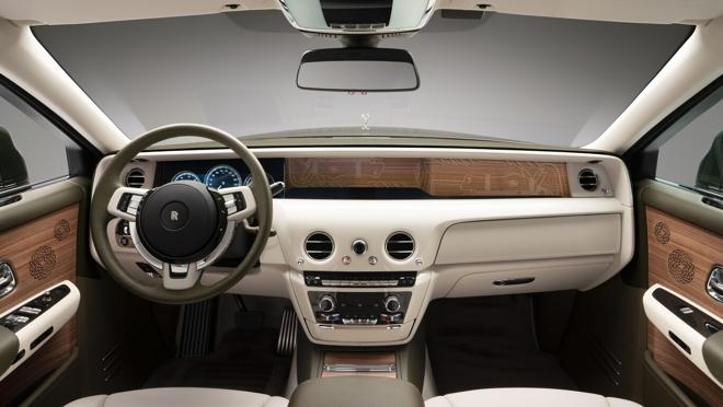 Posee un acabado clásico con toques vanguardistas