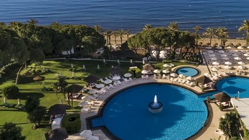 Vista de la piscina exterior del hotel Don Pepe, a Gran Meliá