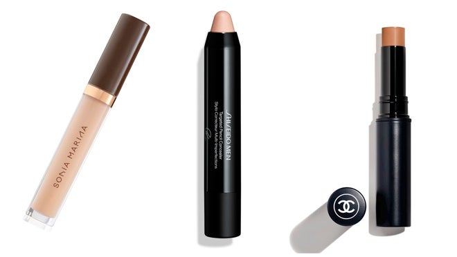 De izquierda a derecha: Perfect Light Concealer de Sonia Marina (27,50 €); Lápiz corrector Targeted Pencil Conealer de Shiseido Men (41 €); Corrector y perfeccionador sin efecto brillo Boy de Chanel (45 €).