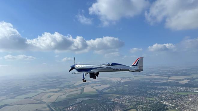 El vuelo de prueba del primer avión Rolls-Royce duró 15 minutos