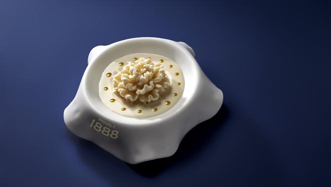 El plato 'Flor de almendro con néctar de Brugal 1988' de Quique Dacosta