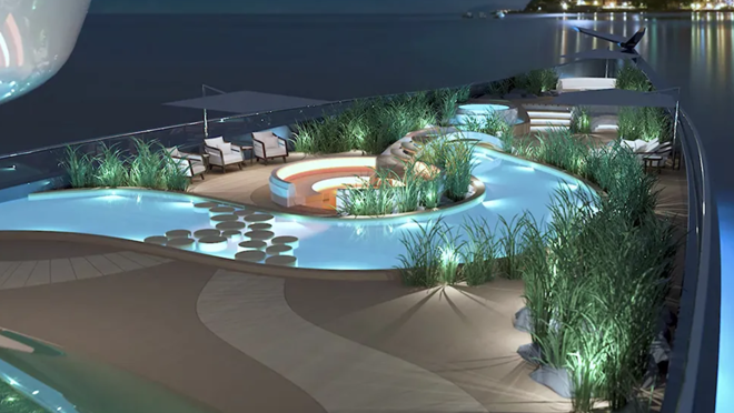 Destaca su estanque con vegetación y zona de sofás para relajarse