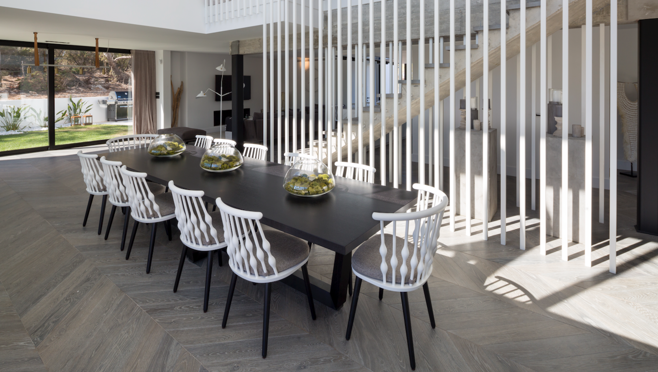 El comedor ofrece un espacio para doce comensales