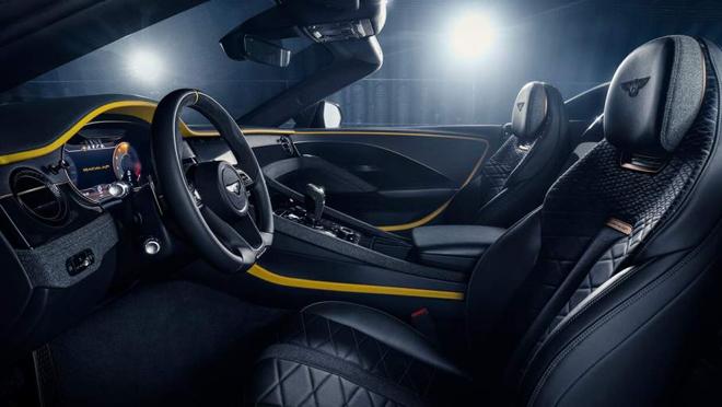 El interior cuenta con un panel de instrumentos avanzado totalmente digital