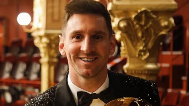 El extravagante look el que Leo Messi ha recogido su séptimo Balón de Oro