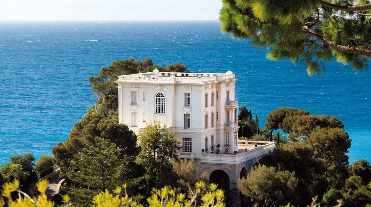 Así es la villa de la Riviera Francesa en la que vivió Karl Lagerfeld en la que podrás alojarte
