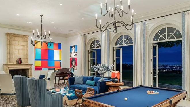 Imagen de una de las salas de la propiedad de Sylvester Stallone