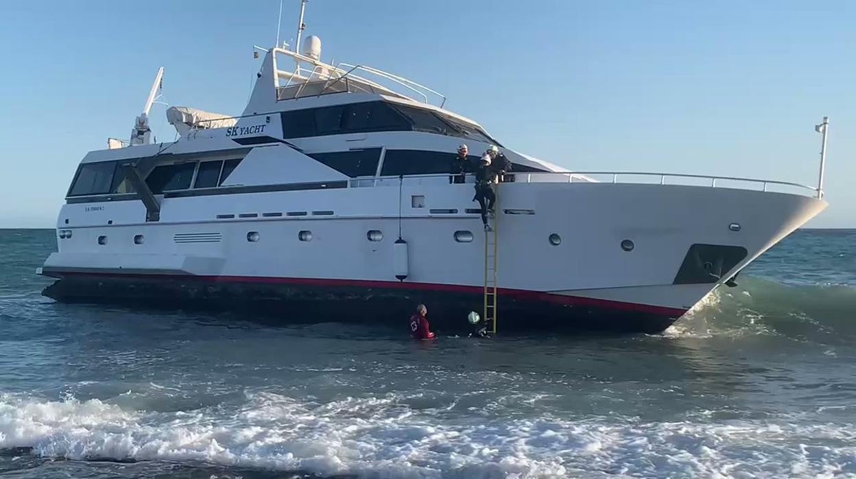 El yate lleva varado desde el 8 de febrero