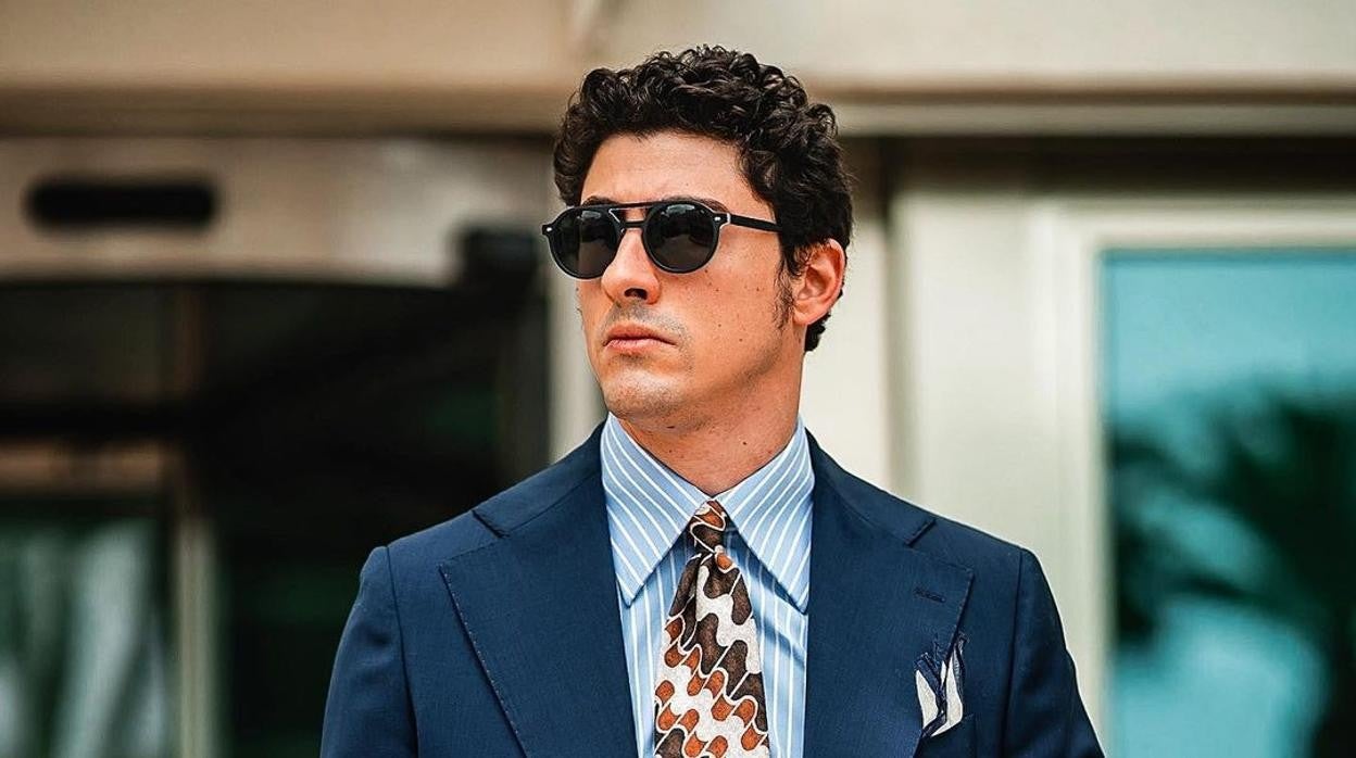 Mix de estampados con camisa y corbata