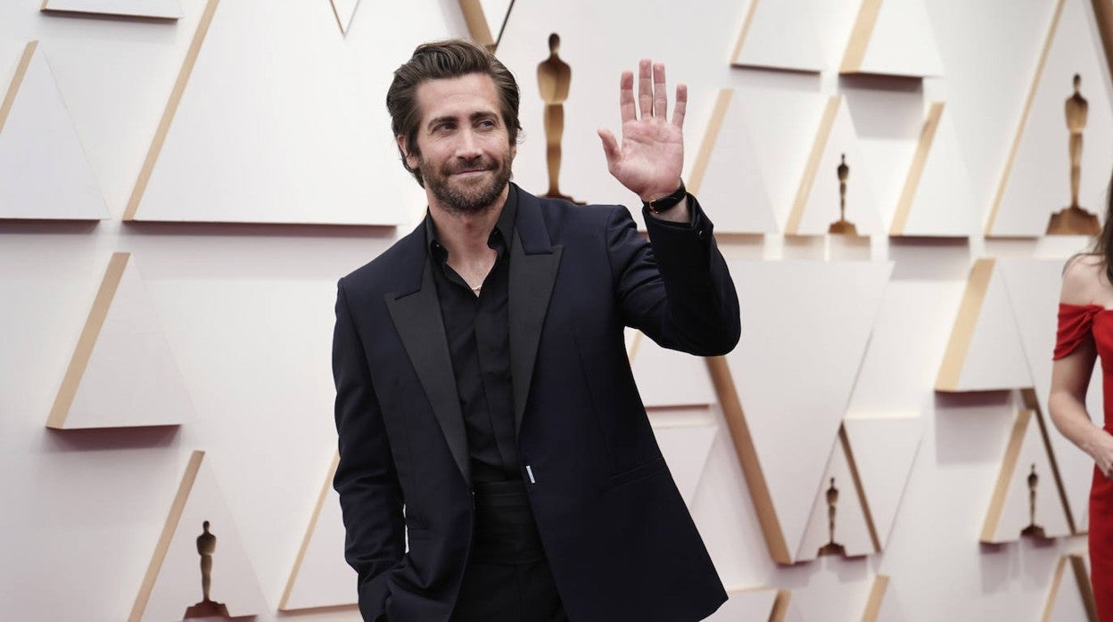 La barba está de moda, como nos demuestran muchos famosas que apuestan por este complemento. Si tienes calvas que te impiden lucirla densas y poblada, hay tratamientos para solucionarlas.