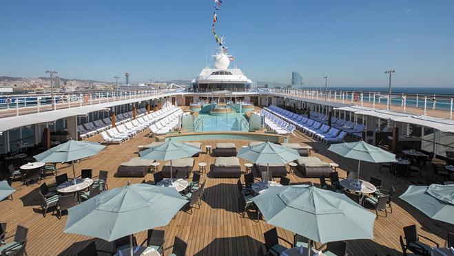 Imagen de una de las piscinas exteriores