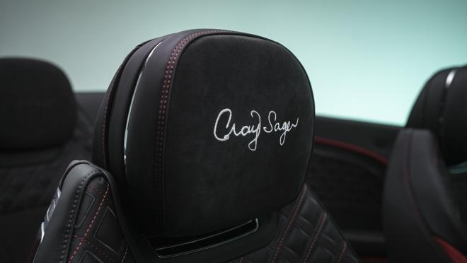 Los reposacabezas llevan bordada la firma de Craig Sager