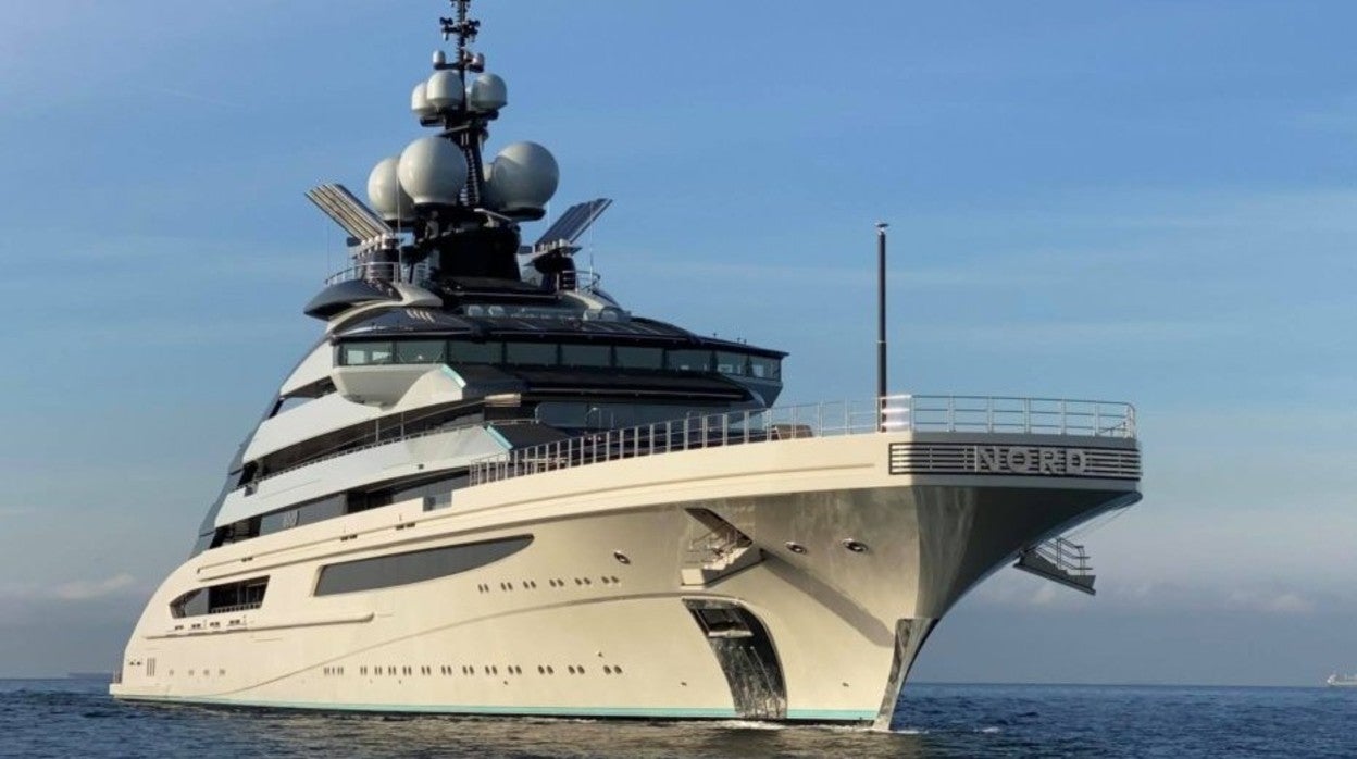 Nord, el megayate del oligarca ruso Alexi Mordashov que, a pesar de las sanciones, está en el puerto de Hong Kong.